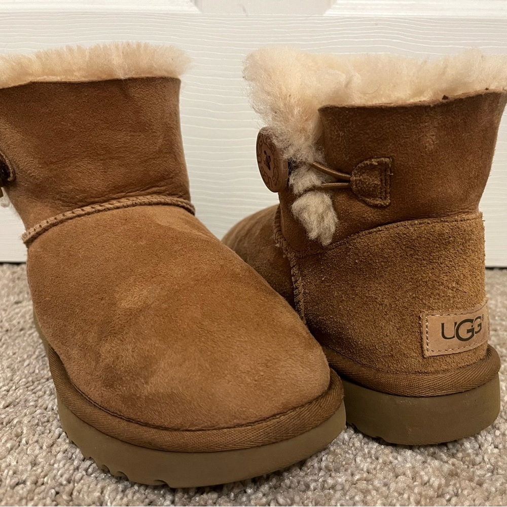 UGG Mini Boot - Picture 3 of 7